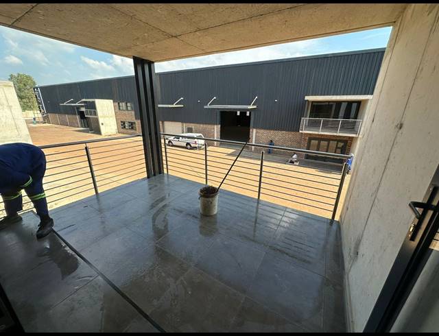 1,300M² WAREHOUSE TO LET IN LANSERIA